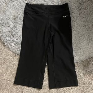 Nike dri-fit cropped capri athletic black shorts pants, small